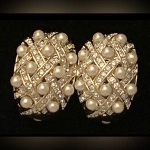 Vintage BasketWeave Gold Tone Rhinestone Pearl Clip On Earrings Perles Matelasse